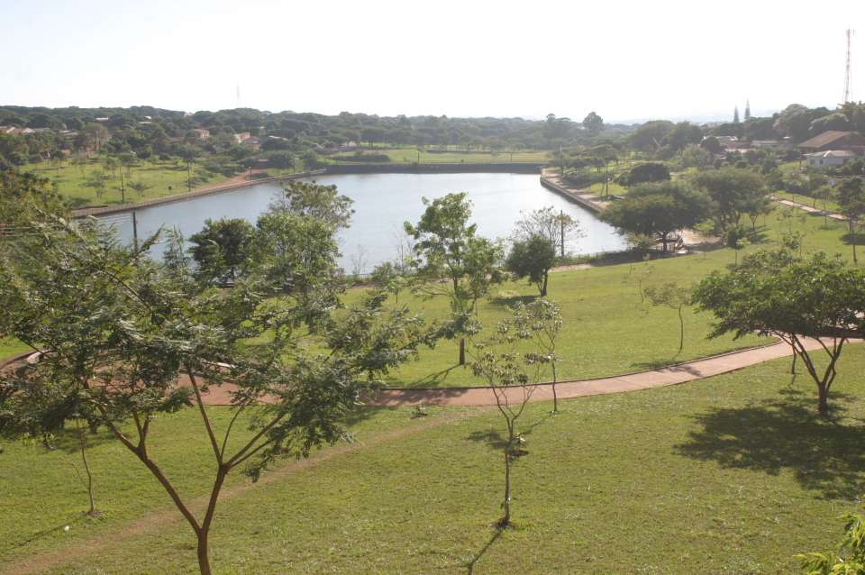  parque com lago 