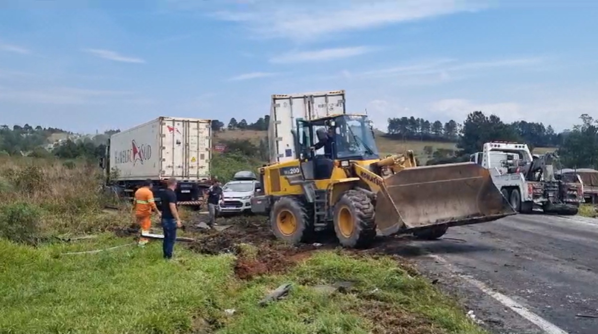 O que se sabe e o que falta esclarecer sobre o engavetamento na BR-277 que  deixou ao menos cinco mortos em Balsa Nova, Paraná