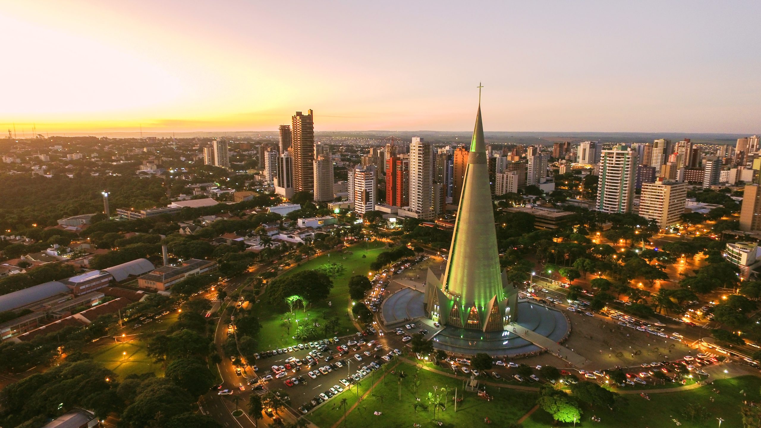  catedral de maringá e prédios 