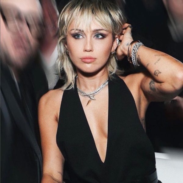 Miley Cyrus é criticadas após novas fotos