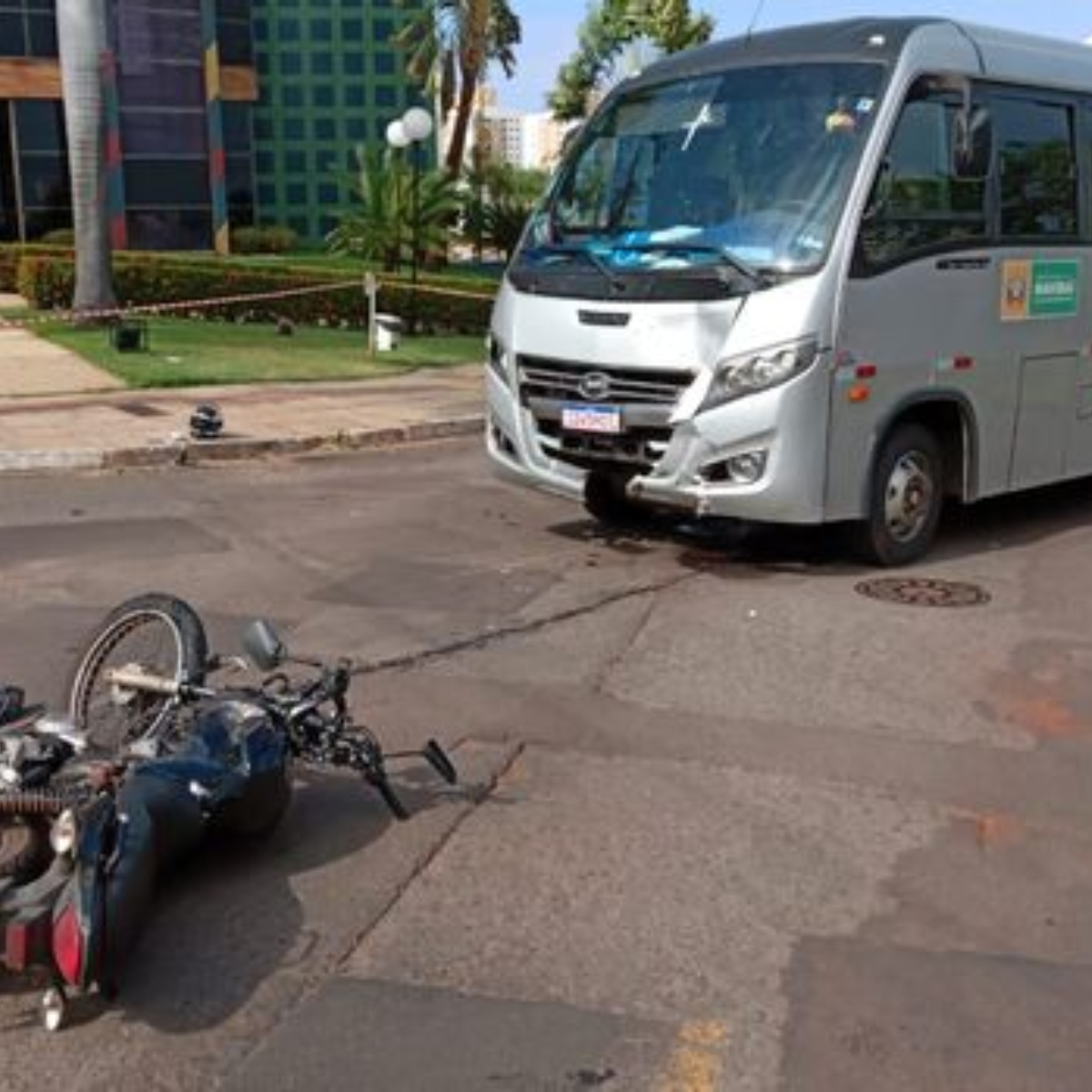  Motoboy morre após ter cabeça esmagada e ser arrastado por ônibus 