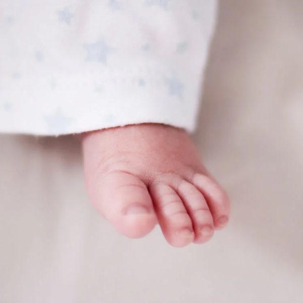 Mãe que teve morte cerebral dá a luz a bebê saudável após 11 semanas