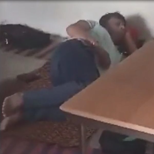 Professor é flagrado dormindo em sala de aula e acaba afastado de funções