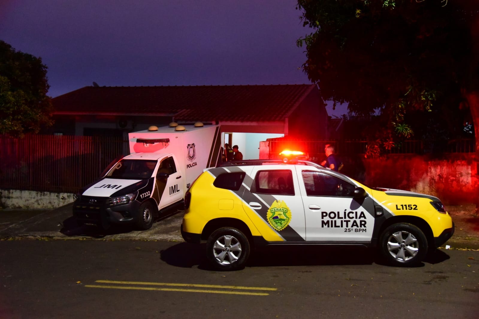  viatura da polícia militar e do iml 