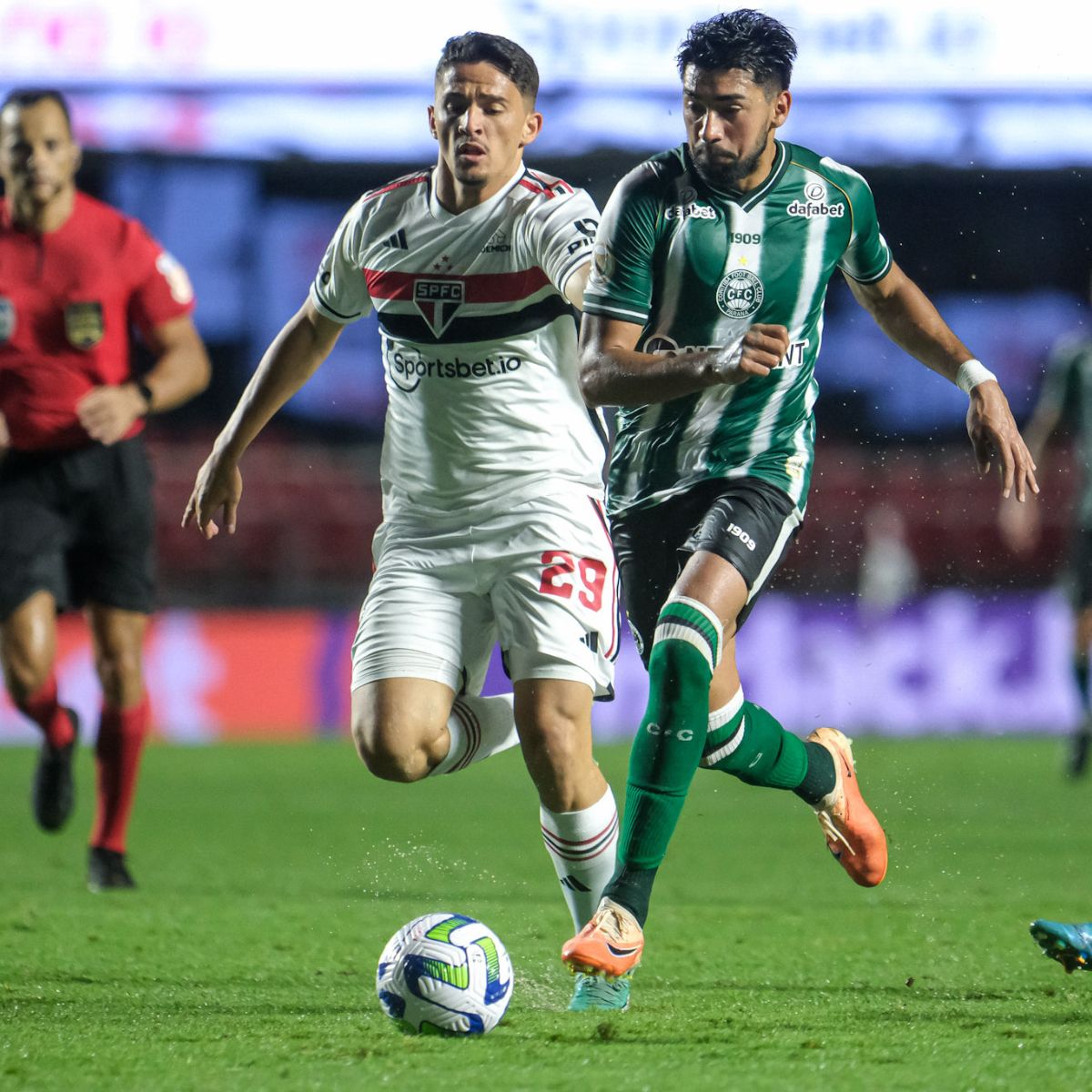  São Paulo e Coritiba se enfrentam no Morumbi 