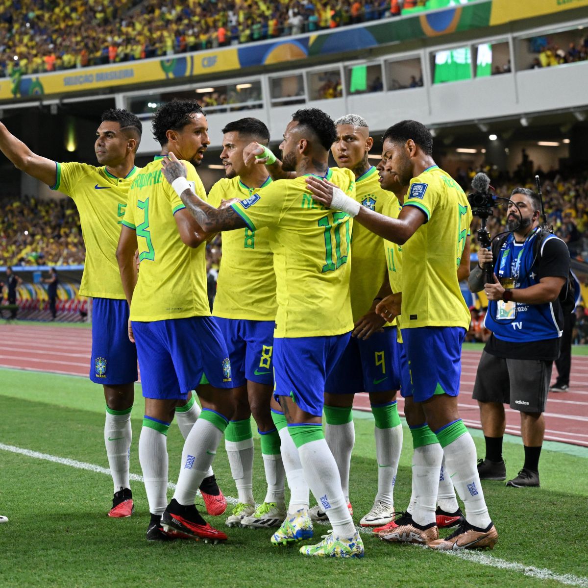  Seleção brasileira comemora gol contra a Bolívia 