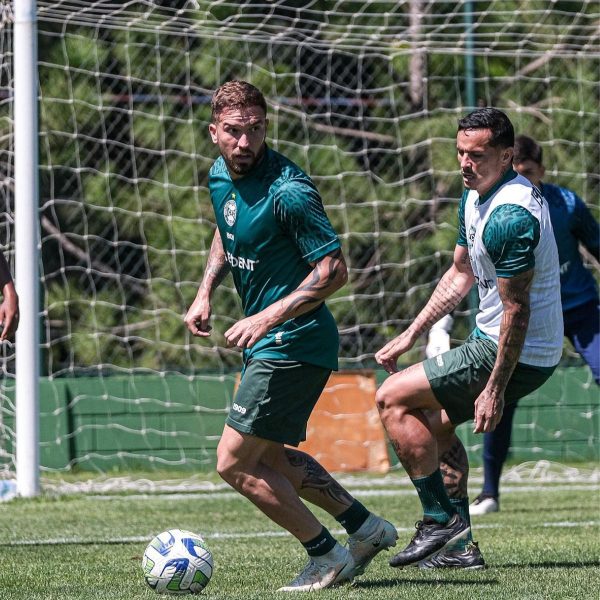 Willian Farias, volante do Coritiba, em treino