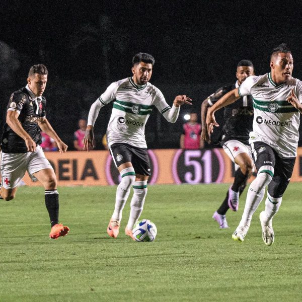 Marcelino Moreno em Vasco x Coritiba, pelo Brasileirão