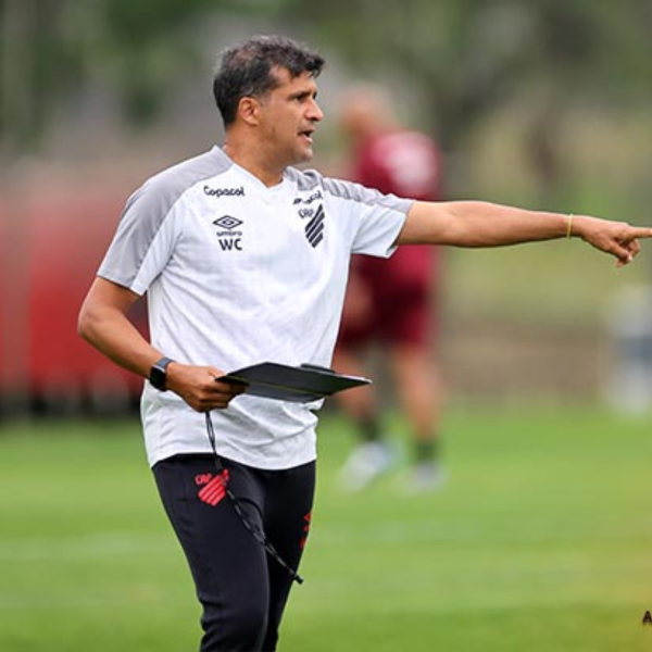 Wesley Carvalho, técnico do Athletico