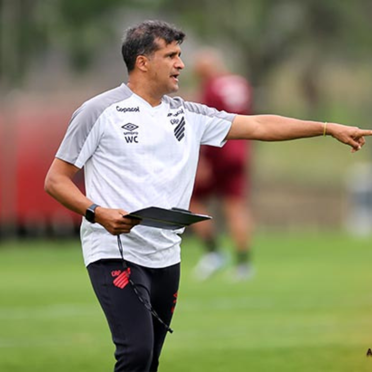  Wesley Carvalho, técnico do Athletico 
