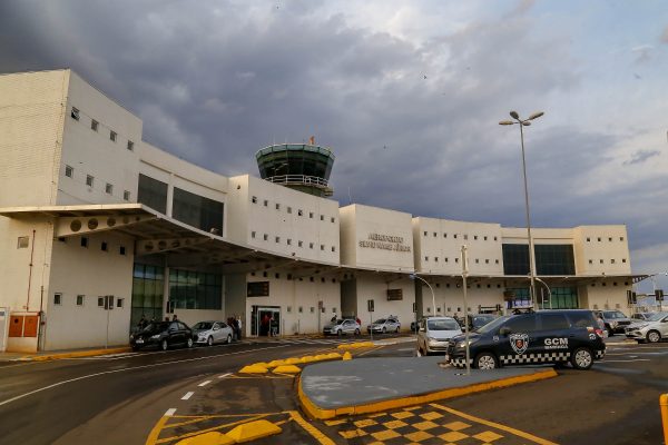 Aeroporto do PR publica edital de concurso com salários de até R$ 7,9 mil; veja 3