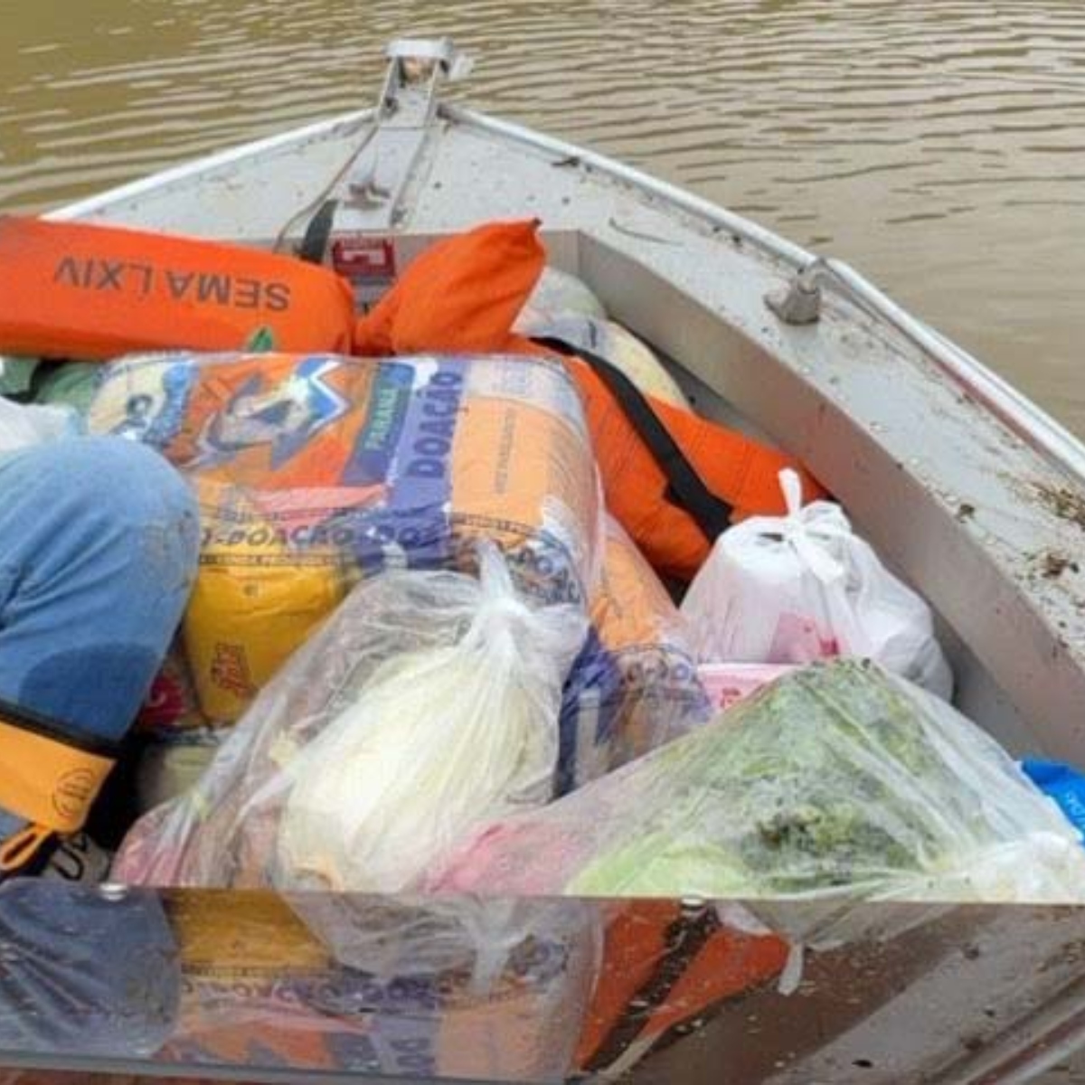  desvio / venda de cestas básicas - enchentes 