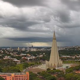 Maringá ultrapassa média histórica de chuva em outubro; veja lista da região