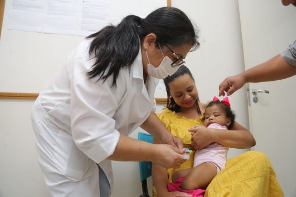 UBSs de Maringá abrem neste sábado para o 'Dia D de Vacinação' e Outubro Rosa