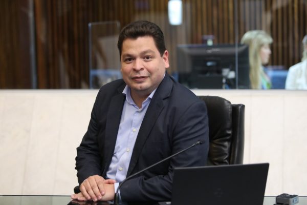 Deputado Gugu Bueno se envolve em acidente de com caminhão no Paraná