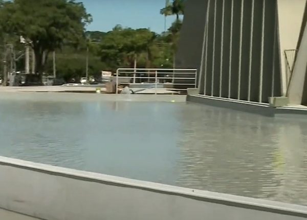 Homem é flagrado se refrescando nos espelhos d’água da Catedral de Maringá; vídeo 3