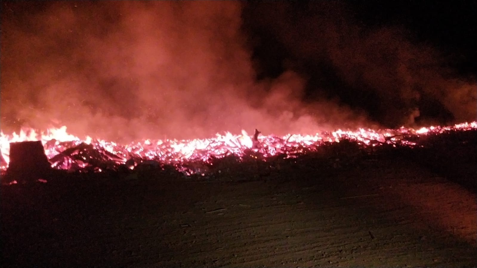  Incêndio atinge madeiras da Pedreira Municipal de Maringá 