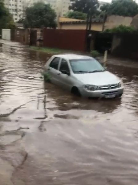 Milhares continuam sem energia após temporal no noroeste do PR; veja estragos 2