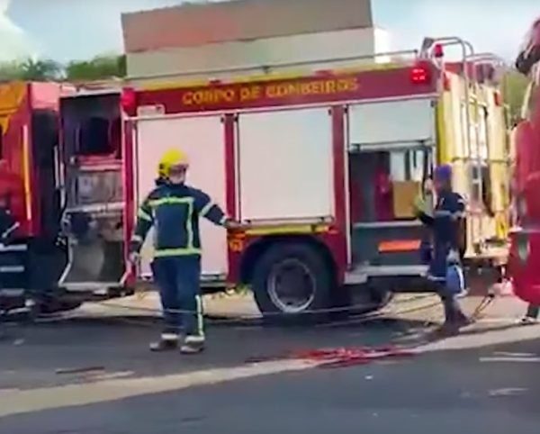 Motorista morre em grave acidente entre dois caminhões na BR-376 3