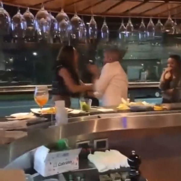 Mulher flagra ex-marido com outra em encontro e o agride com socos e tapas