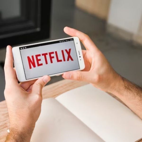 Netflix cancela plano básico sem anúncios no Brasil em 2023
