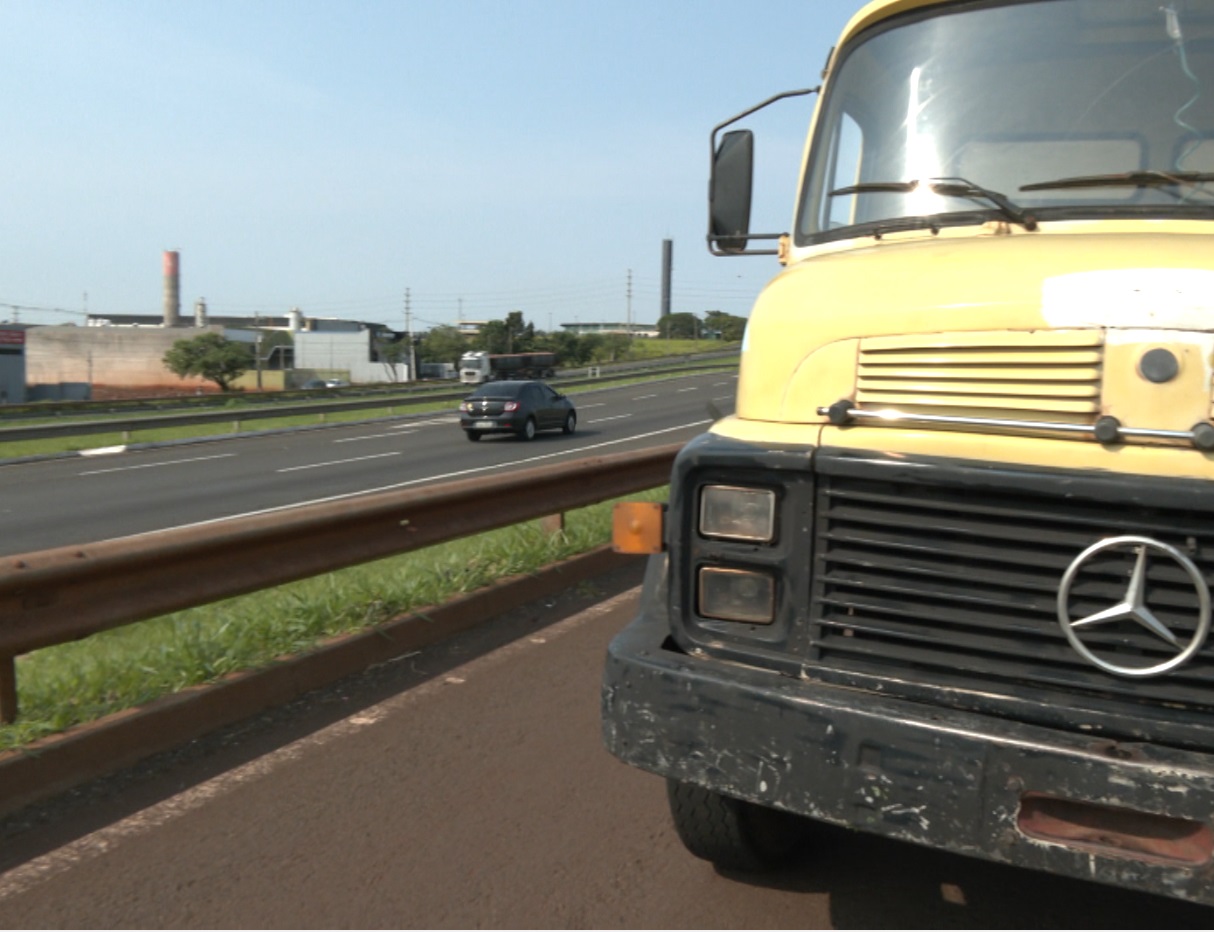  Pedestre fica em estado grave após ser atropelado por caminhão no Contorno Norte 3 