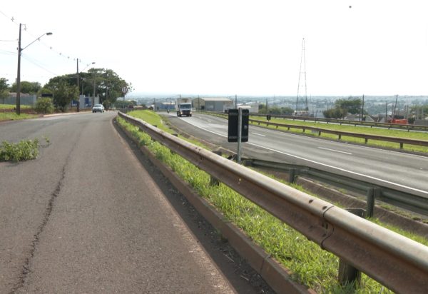 Pedestre fica em estado grave após ser atropelado por caminhão no Contorno Norte 4