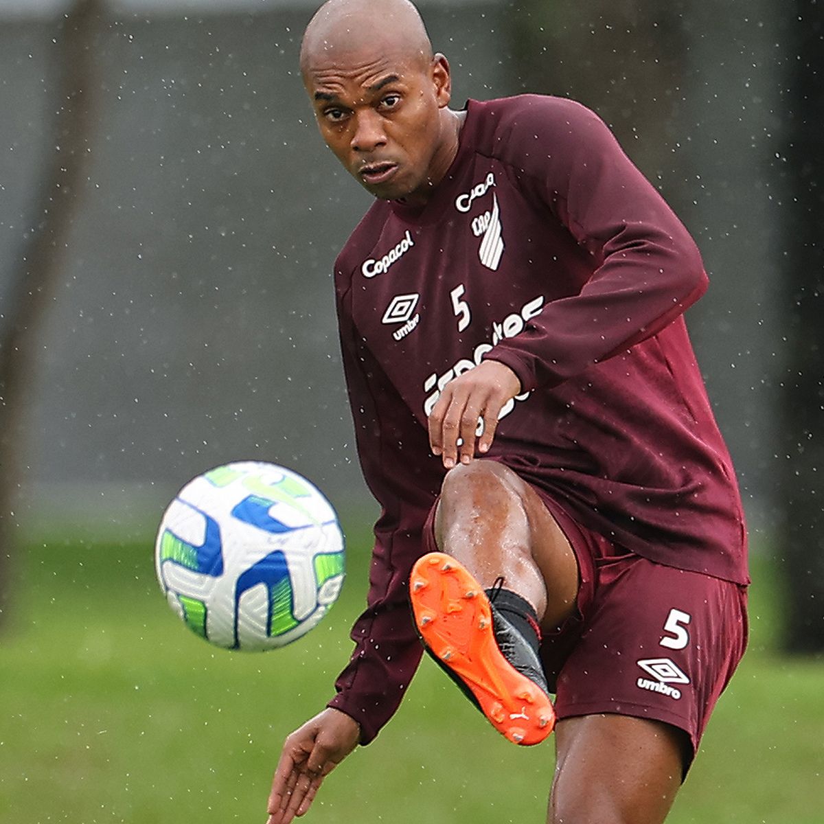  Fernandinho do Athletico 