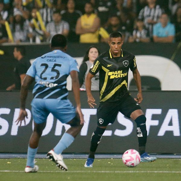Surpresa no Brasileirão: Jogo entre Botafogo e Athletico-PR é suspenso  devido a apagão - ICL Notícias