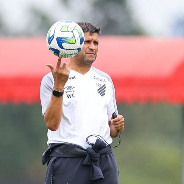 Técnico Wesley Carvalho do Athletico