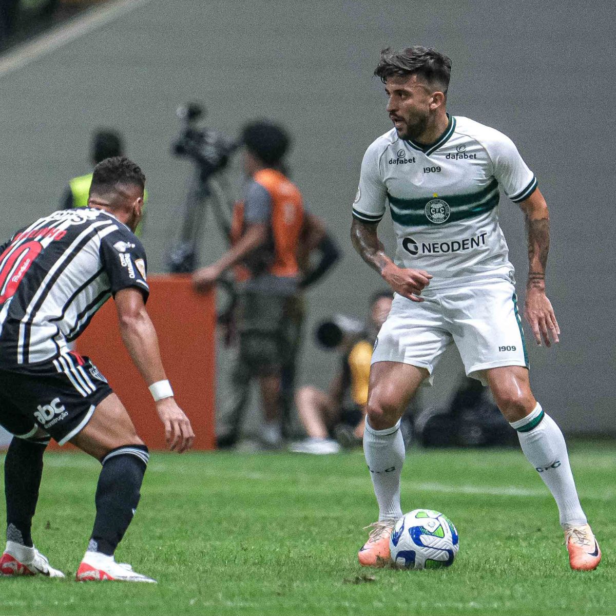  Victor Luis em Atlético-MG x Coritiba 