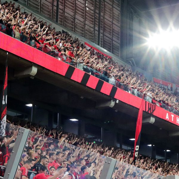 Torcida do Athletico na Arena da Baixada