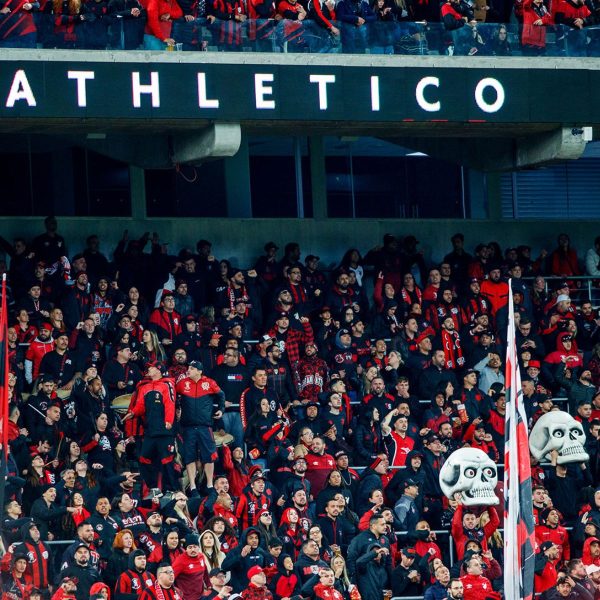 Torcida do Athletico na Arena da Baixada