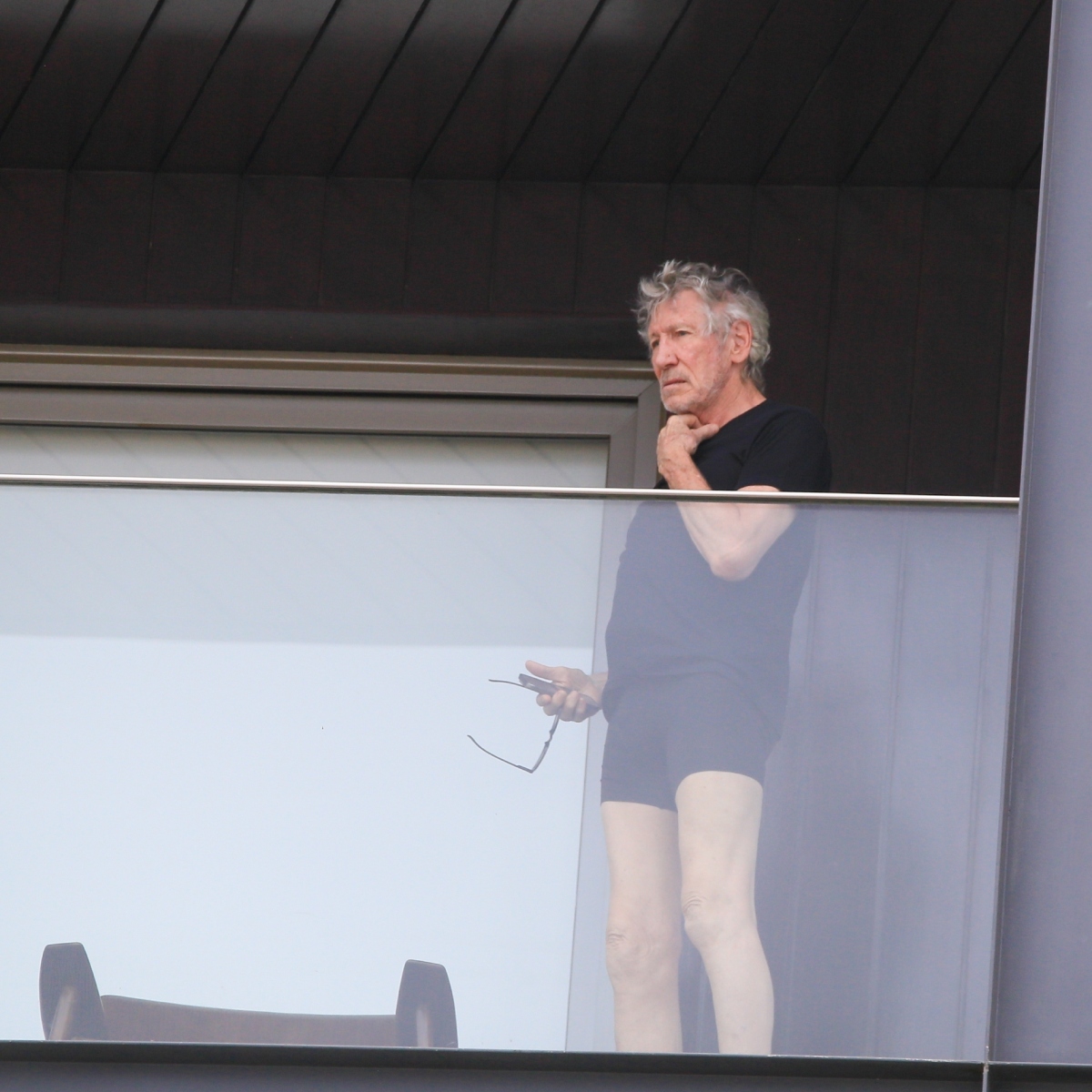  Roger Waters fica de cueca em hotel 