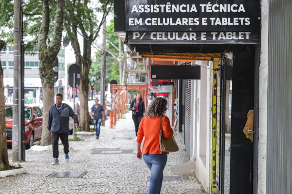 Saldo positivo na geração de empregos cresce no Paraná em 2023, segundo Caged