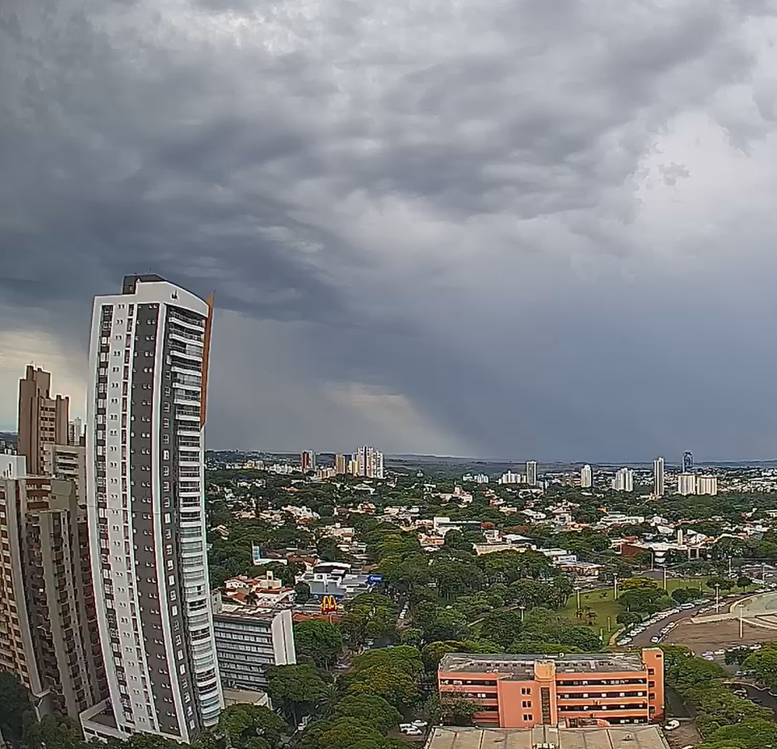  Tempo nublado e possibilidade de chuva em Maringá; veja a previsão 3 