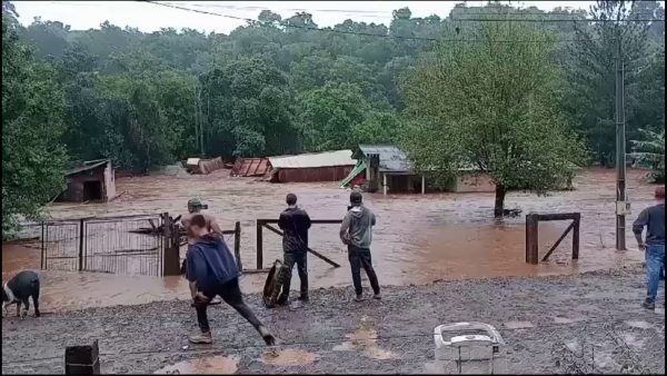  Casas foram arrastadas por causa do temporal em Laranjeiras do Sul 