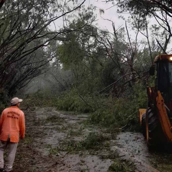 Tornado causa destruição na fronteira entre Brasil e Paraguai durante temporal