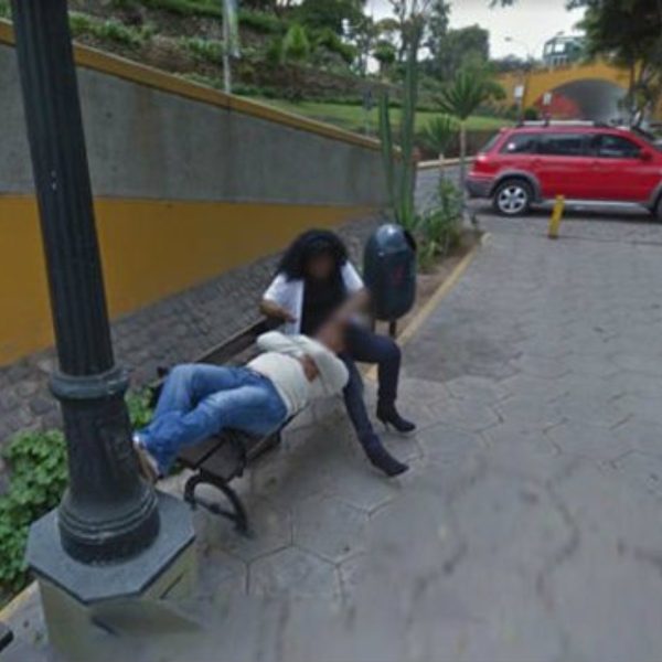  Traição é descoberta no Google Maps após homem ser visto em colo de mulher 
