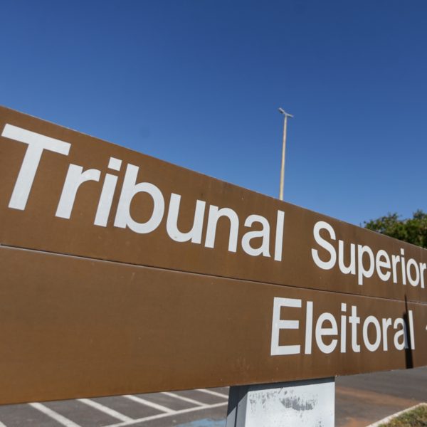 O Tribunal Superior Eleitoral (TSE) vai retomar nesta terça-feira (31) o julgamento de três ações que investigam a conduta do ex-presidente Jair Bolsonaro