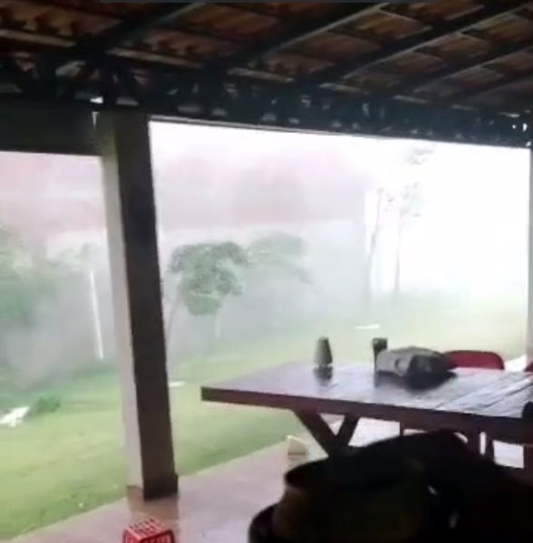 Vídeo mostra intensidade do vento que atingiu o Paraná; caixa d’água voou