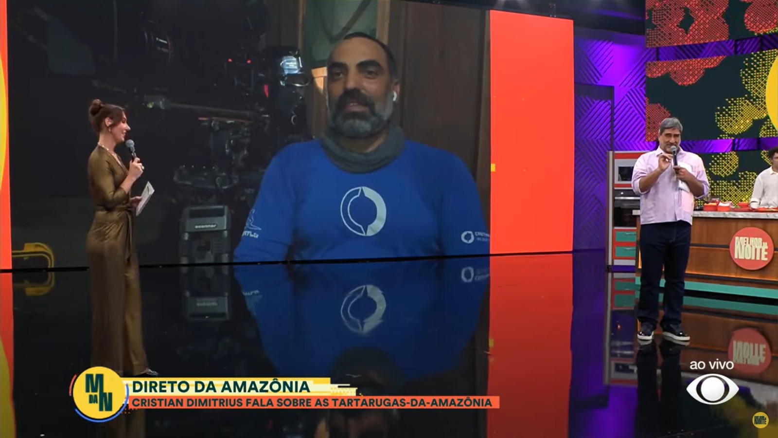  VÍDEO: Repórter Cristian Dimitrius é picado por marimbondo ao vivo durante programa 