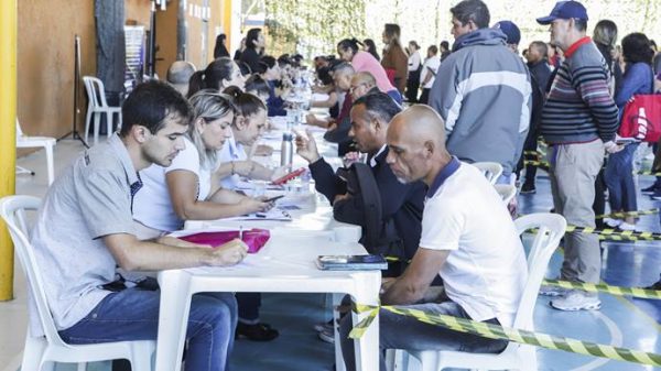 Work Friday oferece mais de 1.000 vagas de emprego em Curitiba