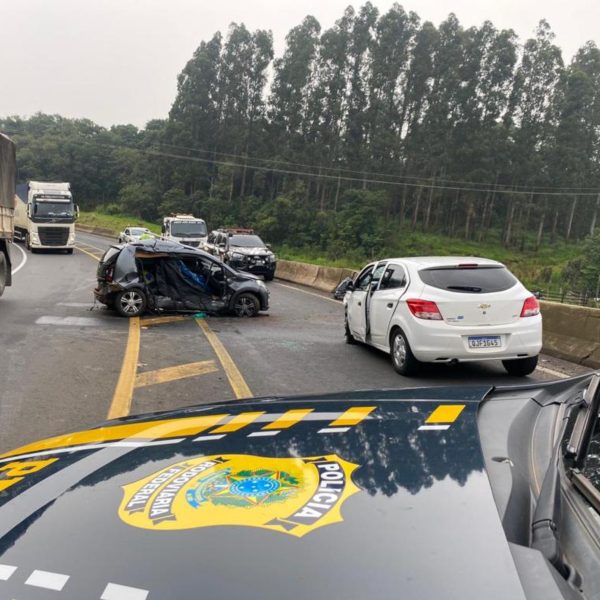 colisão entre dois carros br-376 ortigueira