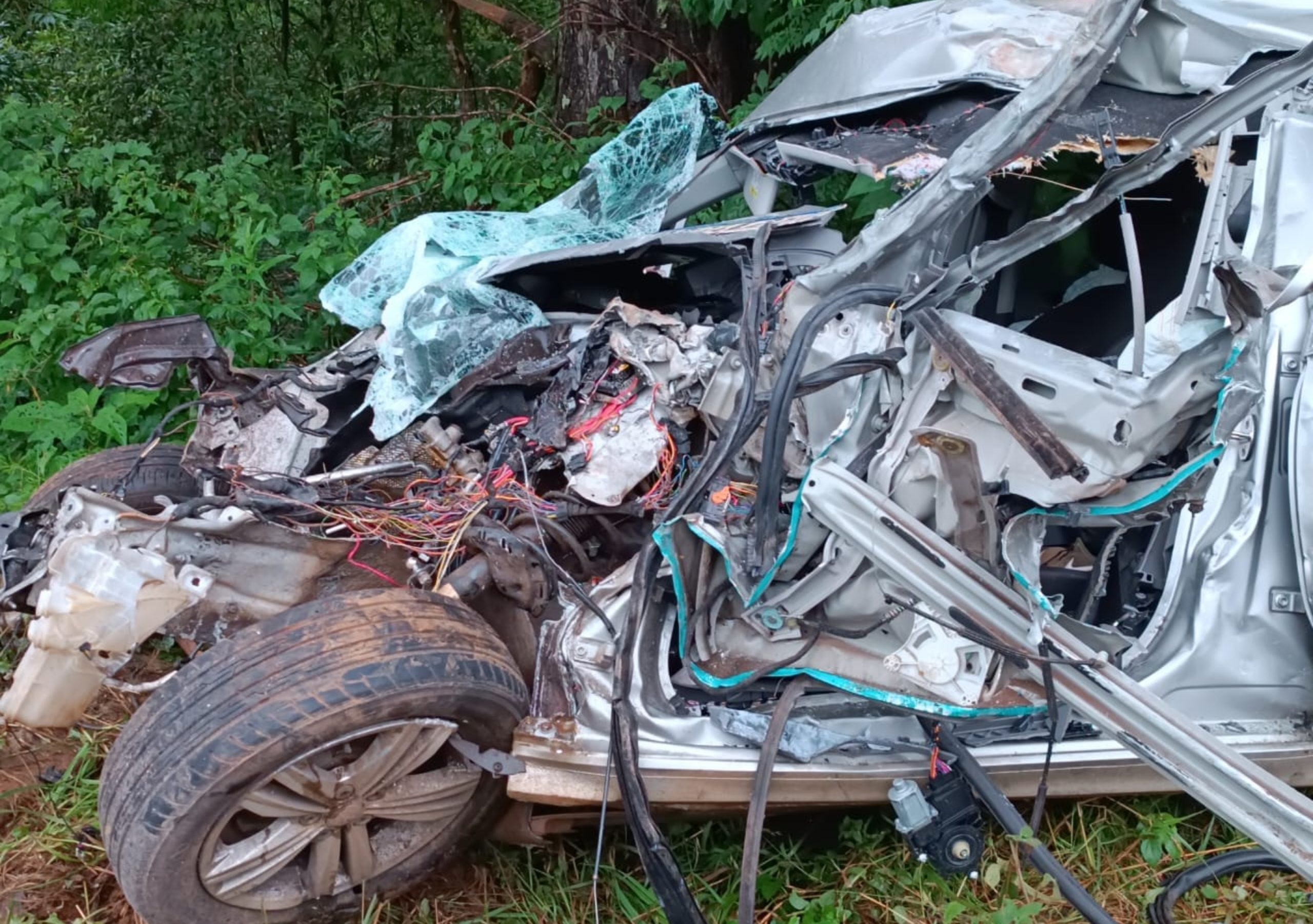 Quebrado por dentro, diz motorista após perder filho em caminhão