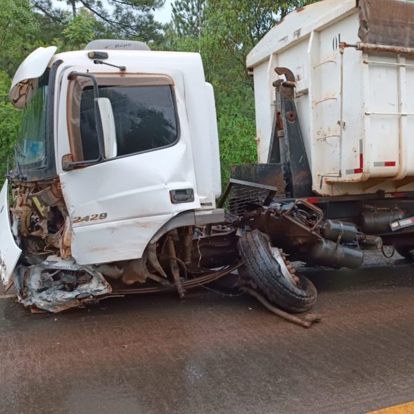 Quebrado por dentro, diz motorista após perder filho em caminhão