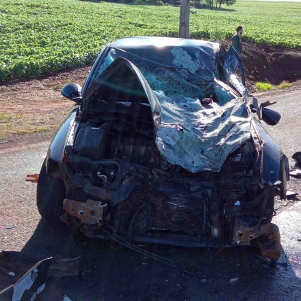 Acidente entre máquina agrícola e carro deixa três pessoas feridas, em  Tupãssi 