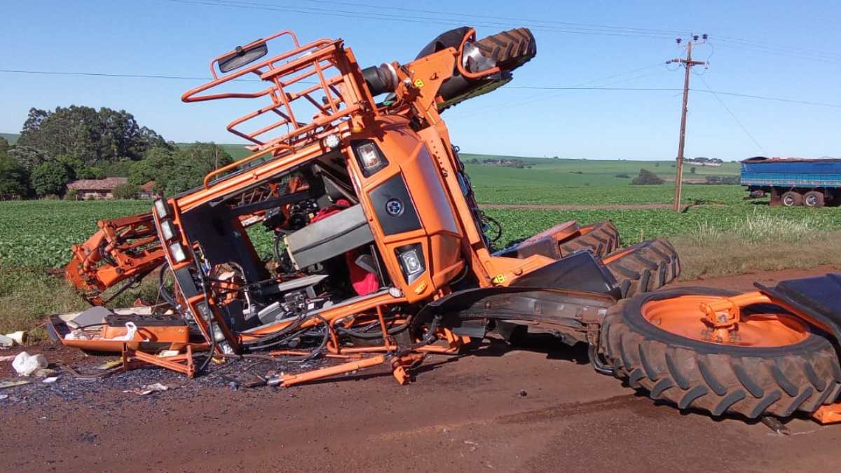 Acidente entre máquina agrícola e carro deixa três pessoas feridas, em  Tupãssi 