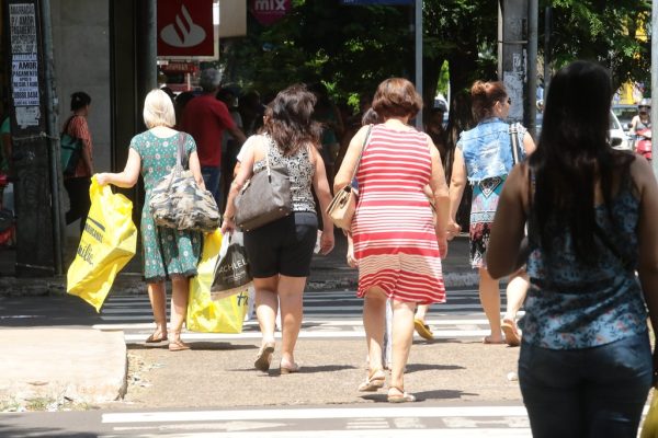 Comércio de rua de Maringá terá horário especial para a Black Friday; confira