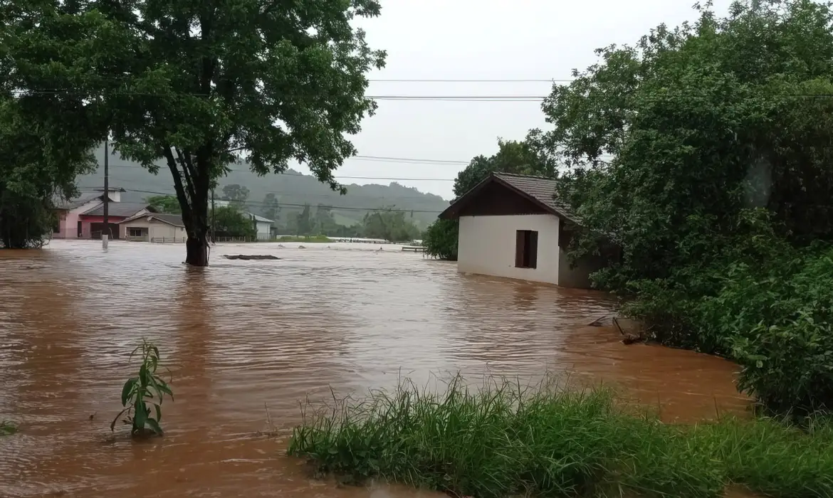  Temporal no Rio Grande do Sul deixa quatro mortos e dois desaparecidos 